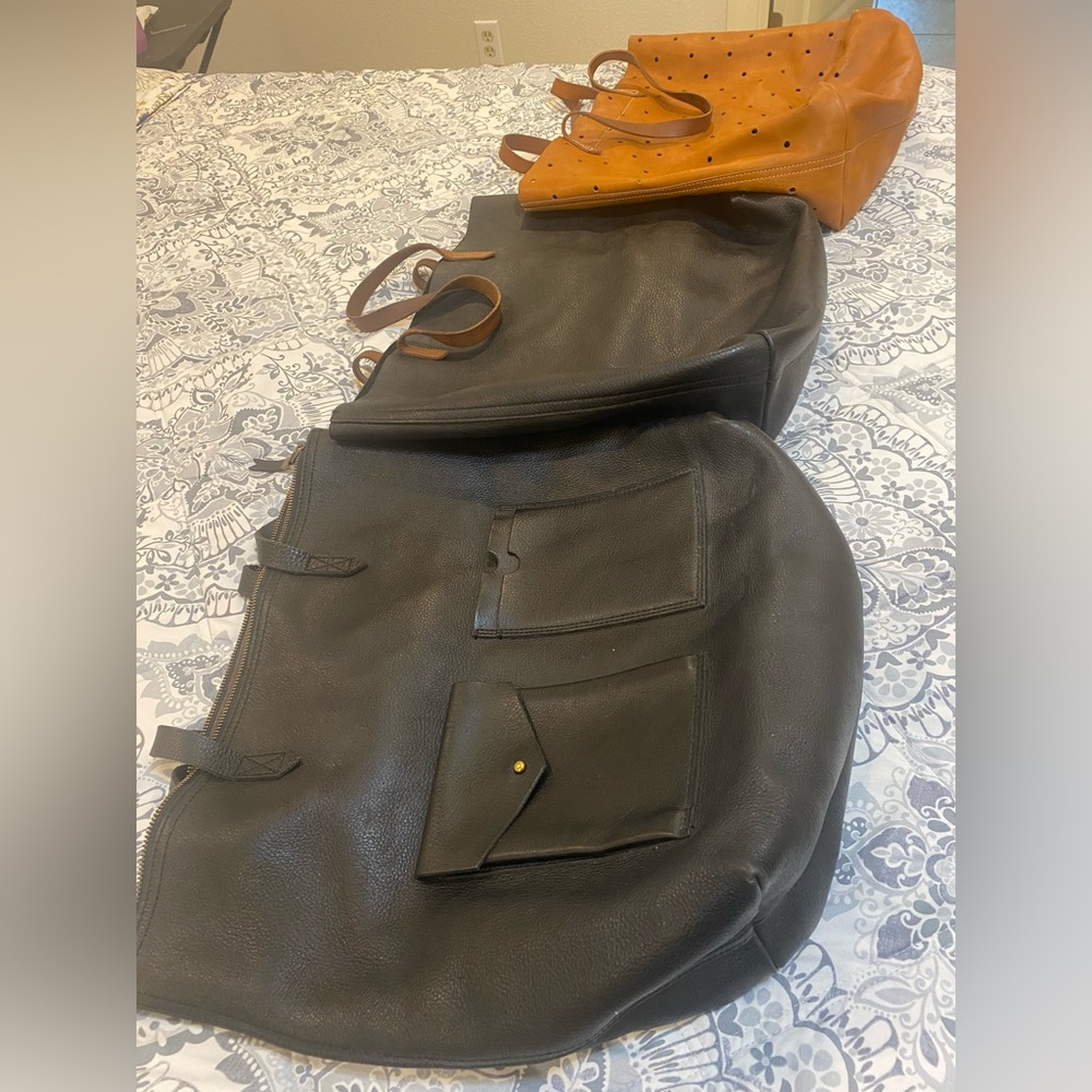 Madewell Black and Tan Shoulder Bags